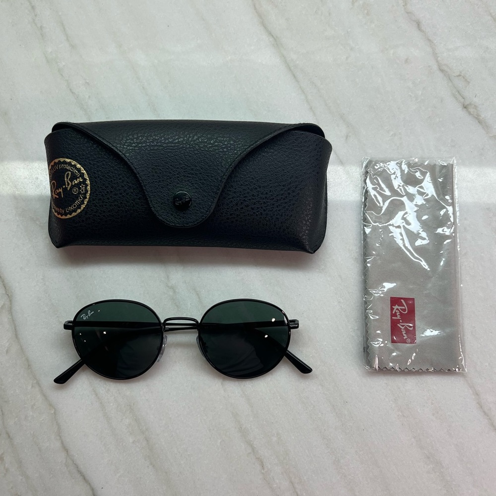 Black Ray-Ban Sunglasses EUC